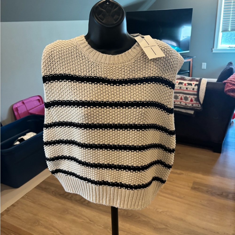 NWT Striped Knit Sweater Vest - Black and White